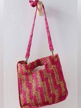 ✨NWT✨ FREE PEOPLE Brunch Date Pink and Tan Raffia Shoulder Bag